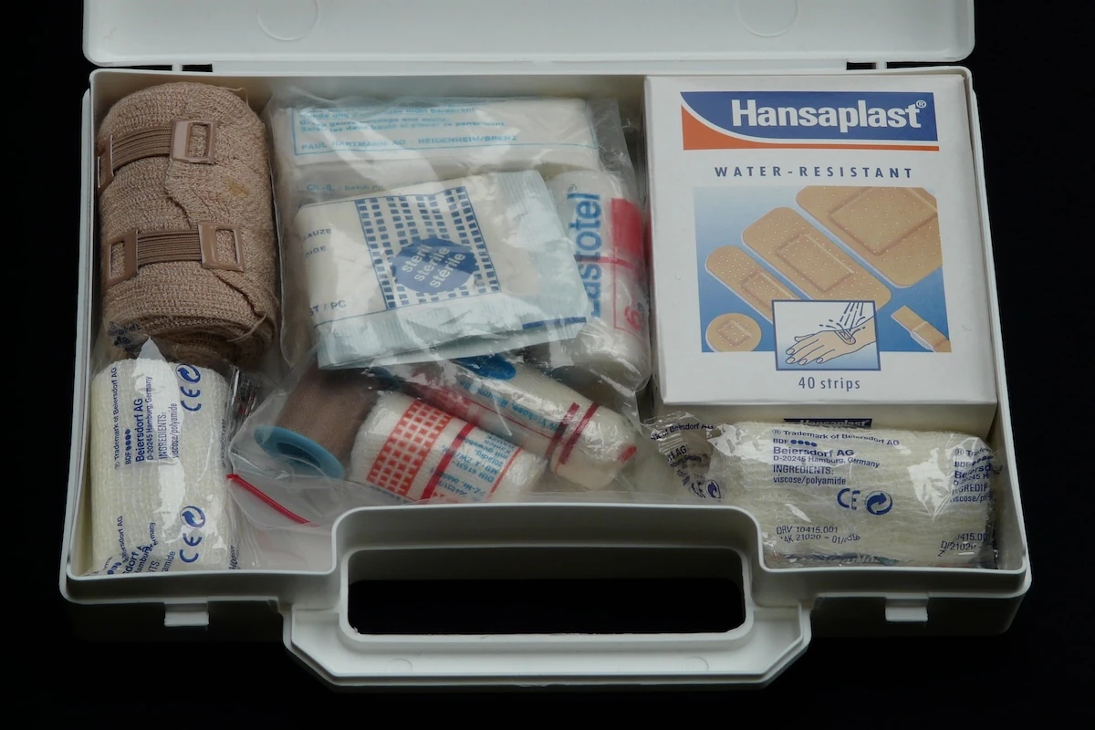 Trousse de premiers secours utile à la prévention des accidents du travail