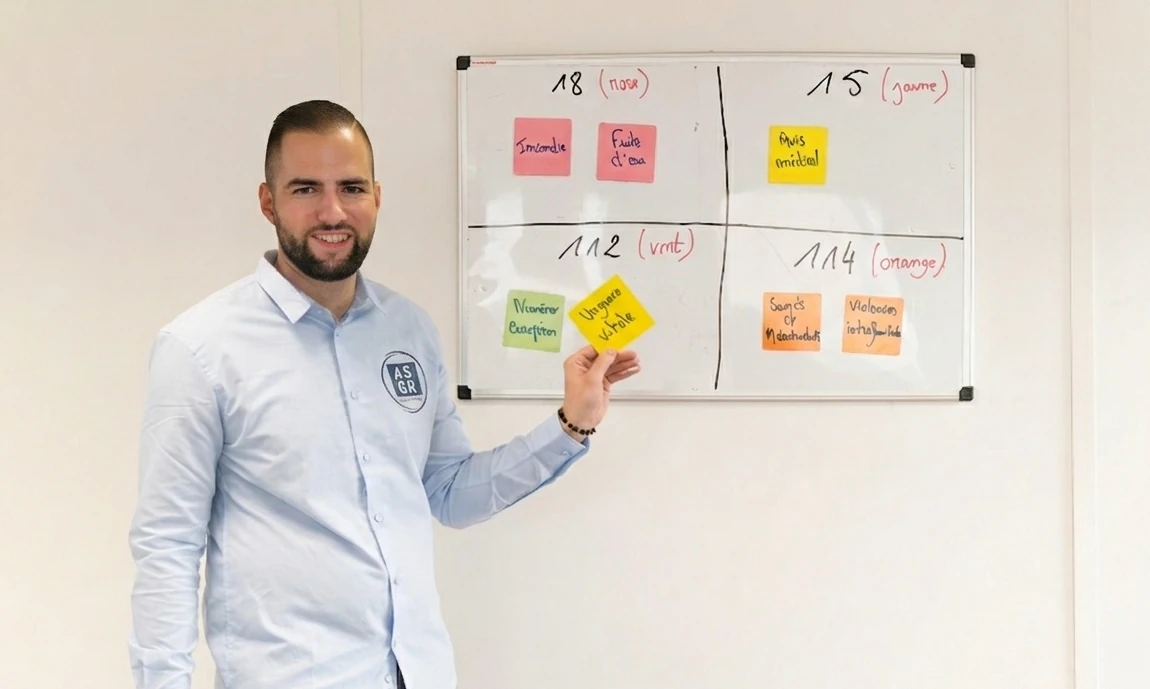Formateur délivrant une formation de façon ludique et interactive